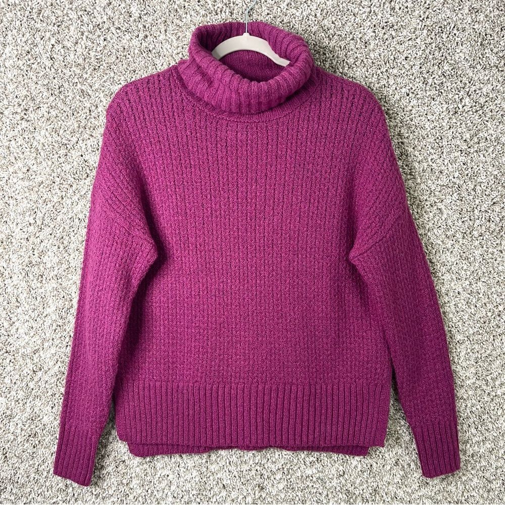 Cupcakes and Cashmere Sweater Women’s Small Magenta Purple Soft Knit Turtleneck